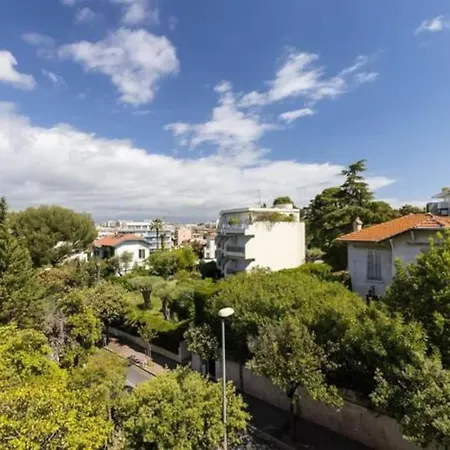 Les Pins Yourhosthelper *