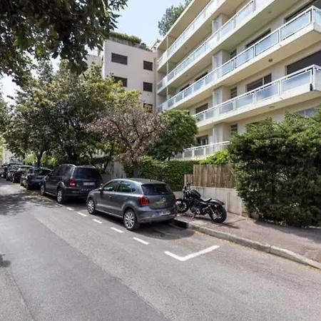Les Pins Yourhosthelper *